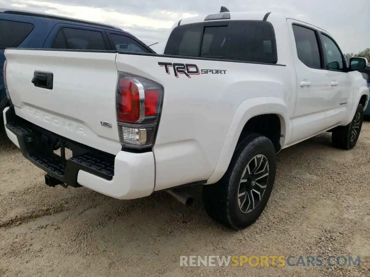 4 Photograph of a damaged car 3TMAZ5CN7LM134262 TOYOTA TACOMA 2020