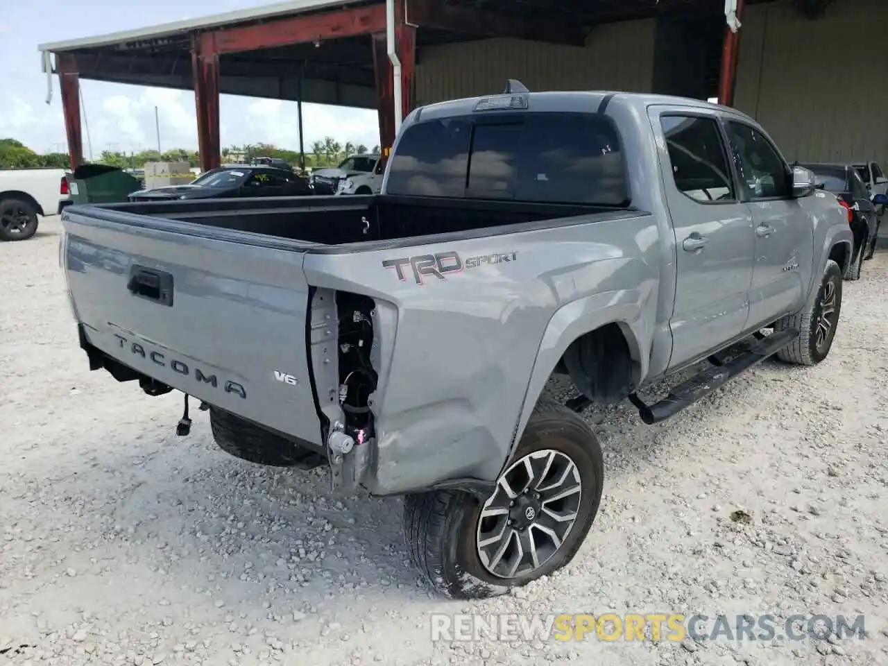 4 Photograph of a damaged car 3TMAZ5CN7LM136691 TOYOTA TACOMA 2020