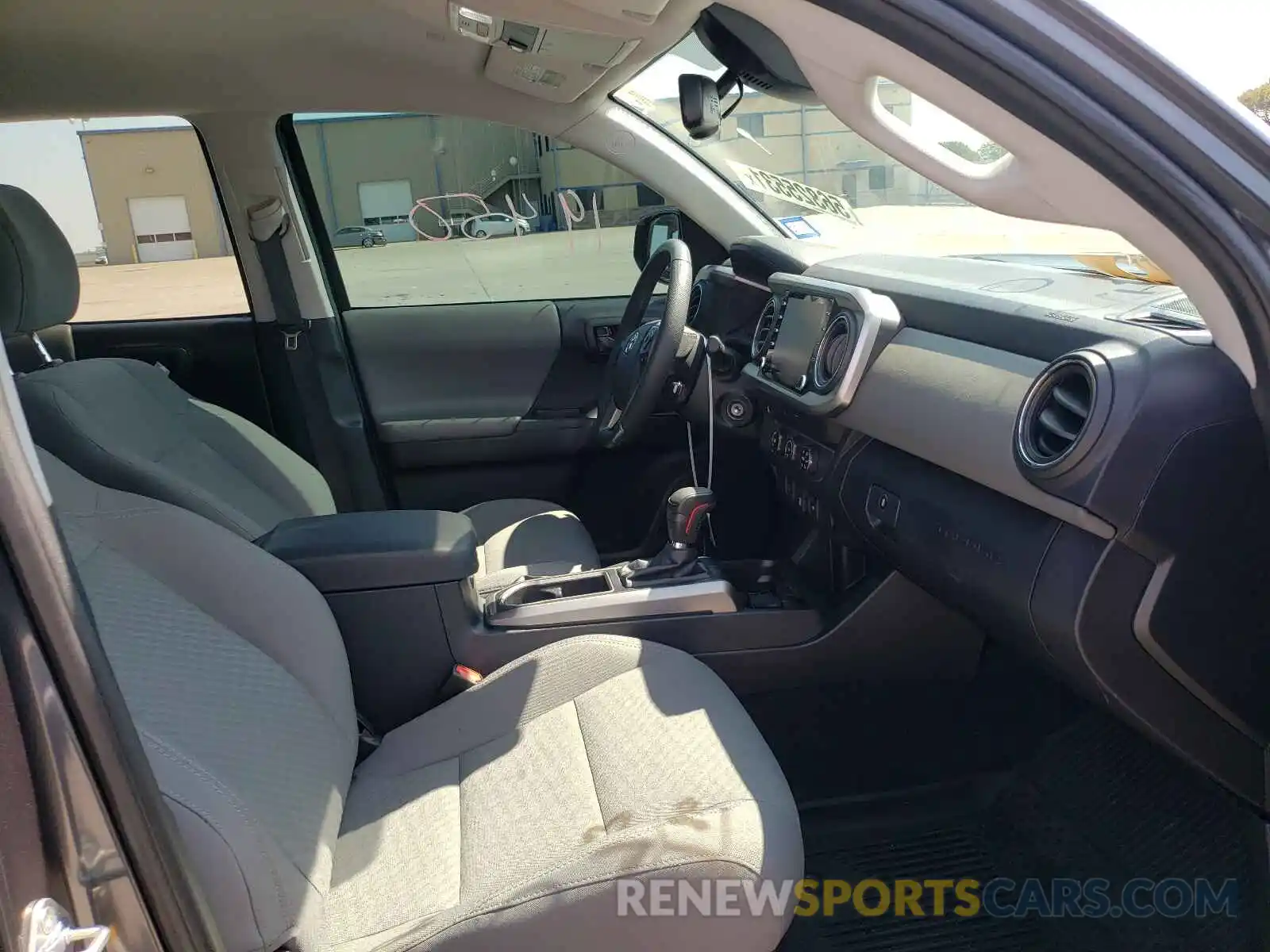 5 Photograph of a damaged car 3TMAZ5CN7LM137775 TOYOTA TACOMA 2020