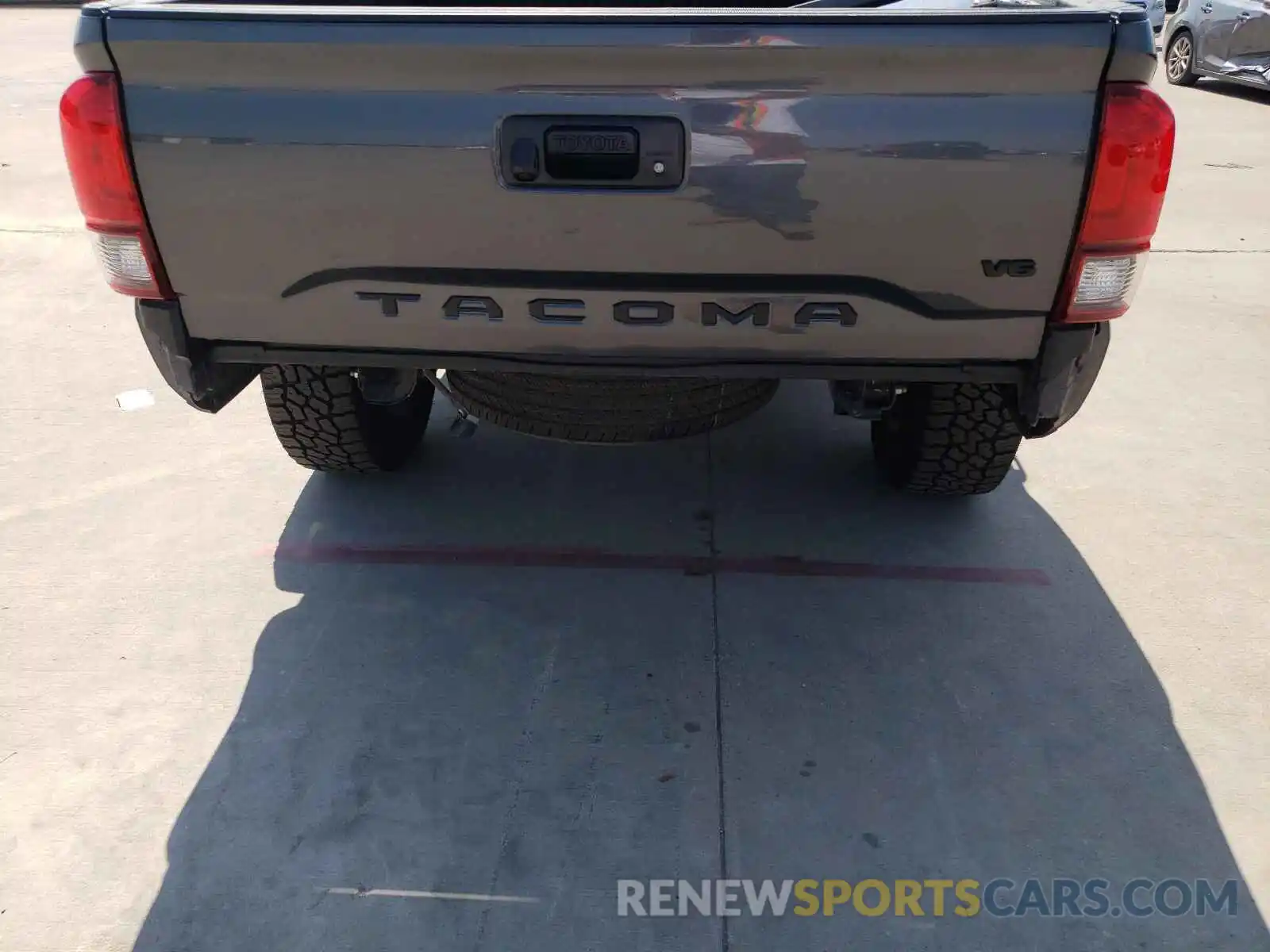 9 Photograph of a damaged car 3TMAZ5CN7LM137775 TOYOTA TACOMA 2020