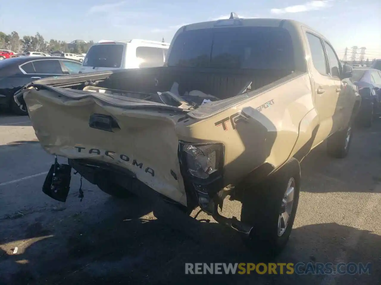 4 Photograph of a damaged car 3TMAZ5CN7LM137887 TOYOTA TACOMA 2020