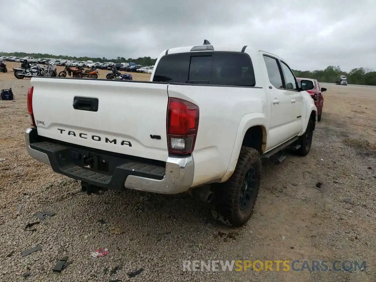 4 Photograph of a damaged car 3TMAZ5CN7LM138943 TOYOTA TACOMA 2020