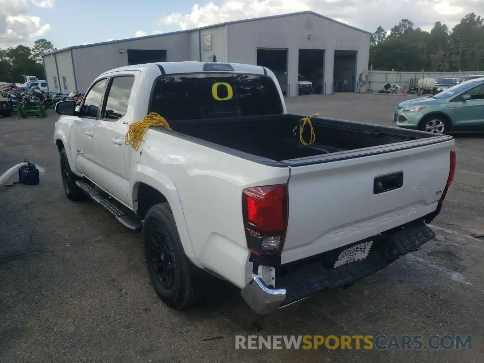 3 Photograph of a damaged car 3TMAZ5CN7LM138960 TOYOTA TACOMA 2020