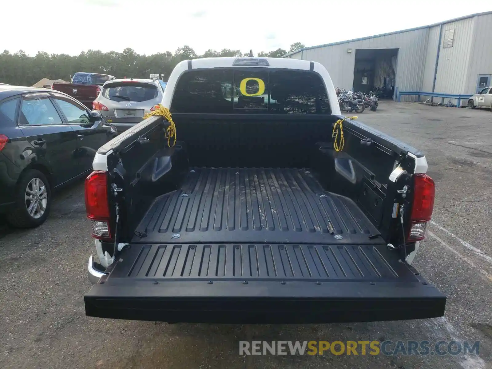 9 Photograph of a damaged car 3TMAZ5CN7LM138960 TOYOTA TACOMA 2020