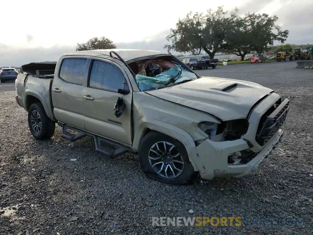 4 Photograph of a damaged car 3TMAZ5CN8LM117065 TOYOTA TACOMA 2020