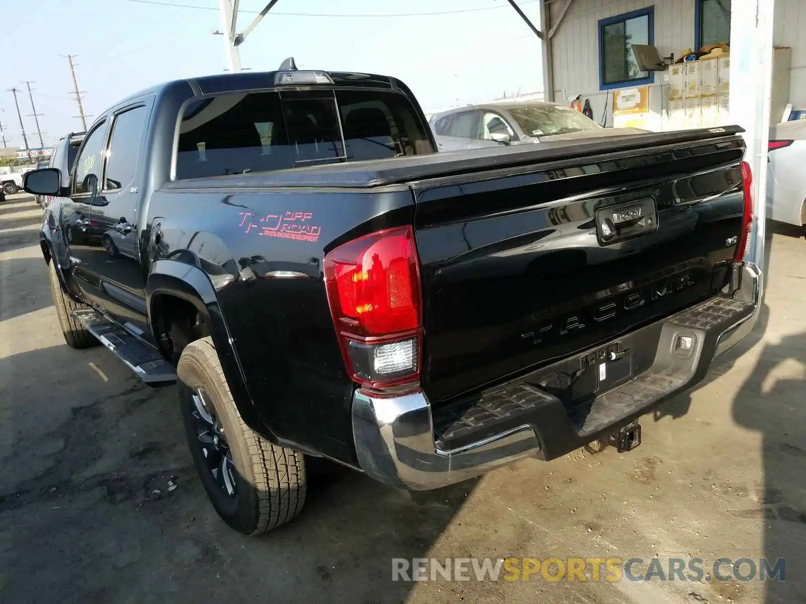 3 Photograph of a damaged car 3TMAZ5CN8LM118863 TOYOTA TACOMA 2020