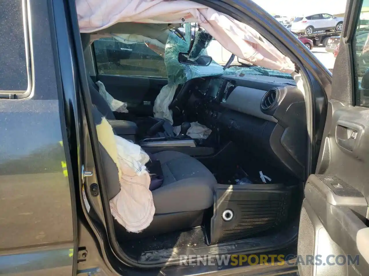 5 Photograph of a damaged car 3TMAZ5CN8LM120578 TOYOTA TACOMA 2020