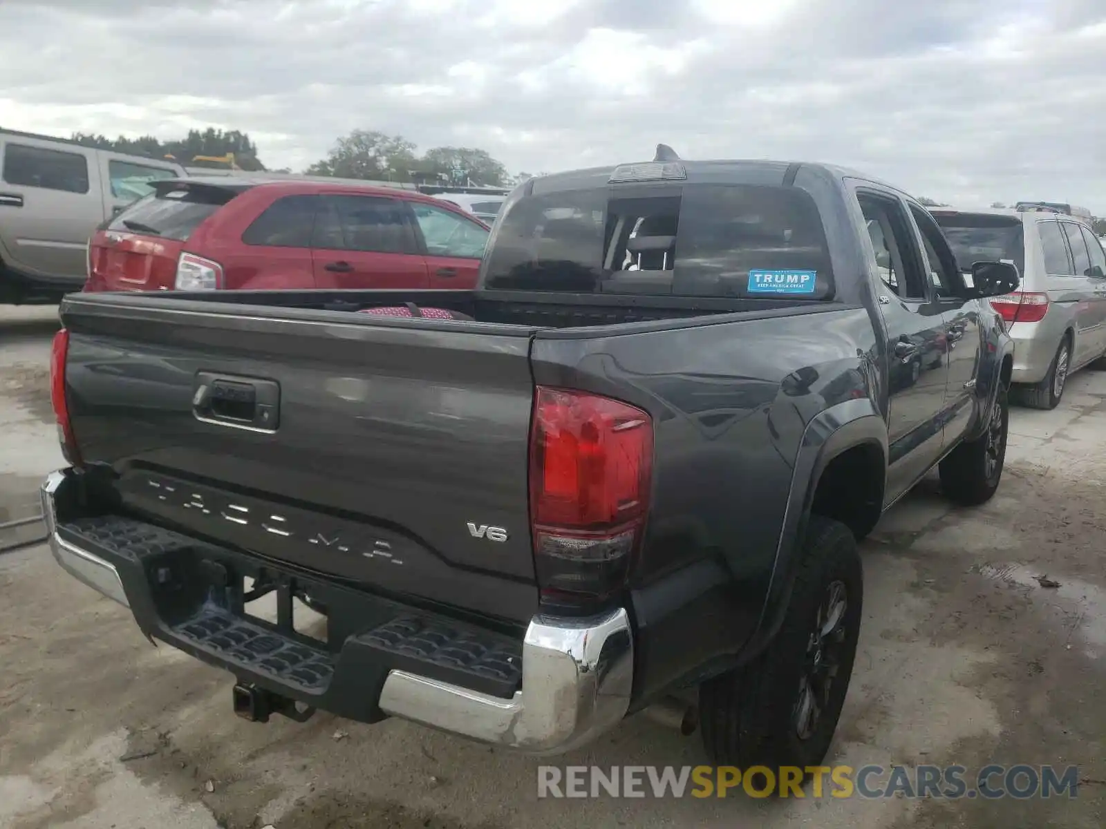 4 Photograph of a damaged car 3TMAZ5CN8LM124212 TOYOTA TACOMA 2020