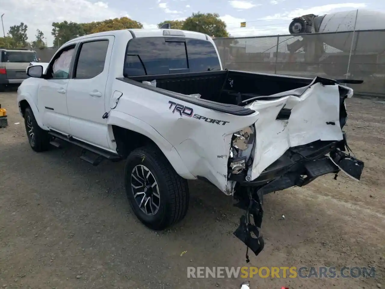 3 Photograph of a damaged car 3TMAZ5CN8LM125263 TOYOTA TACOMA 2020