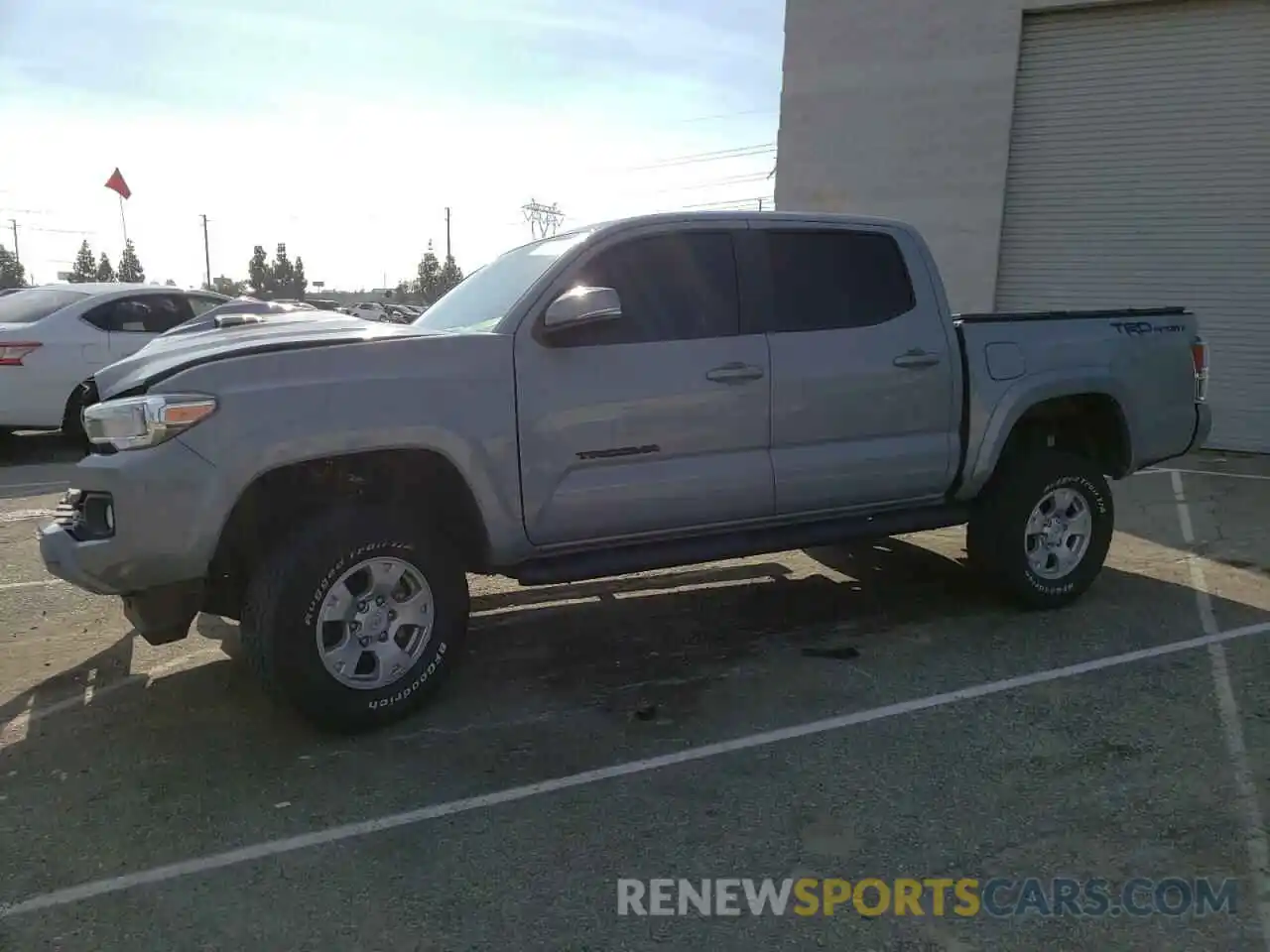 1 Photograph of a damaged car 3TMAZ5CN8LM125991 TOYOTA TACOMA 2020