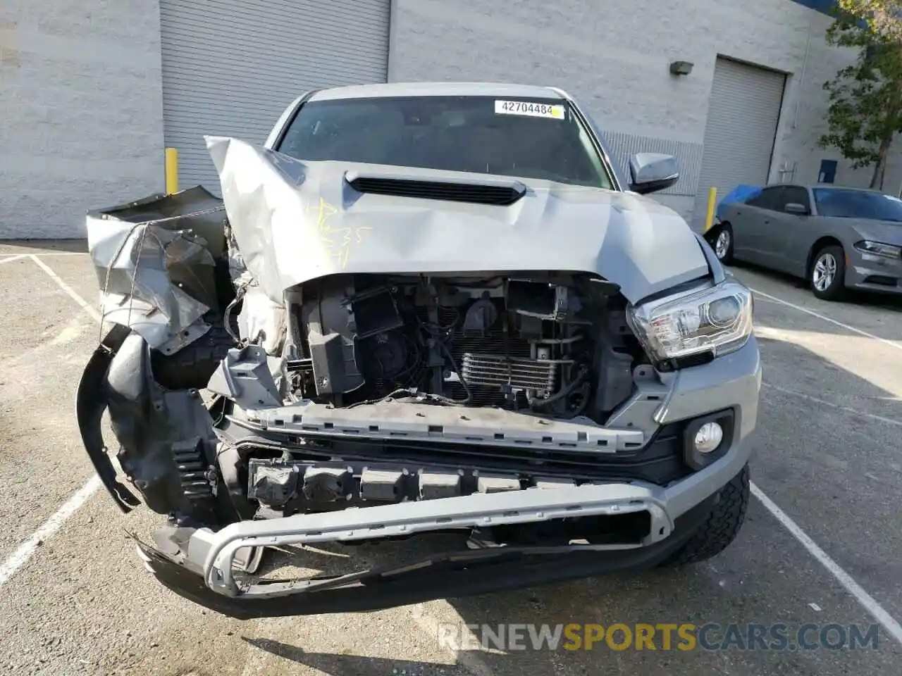 5 Photograph of a damaged car 3TMAZ5CN8LM125991 TOYOTA TACOMA 2020