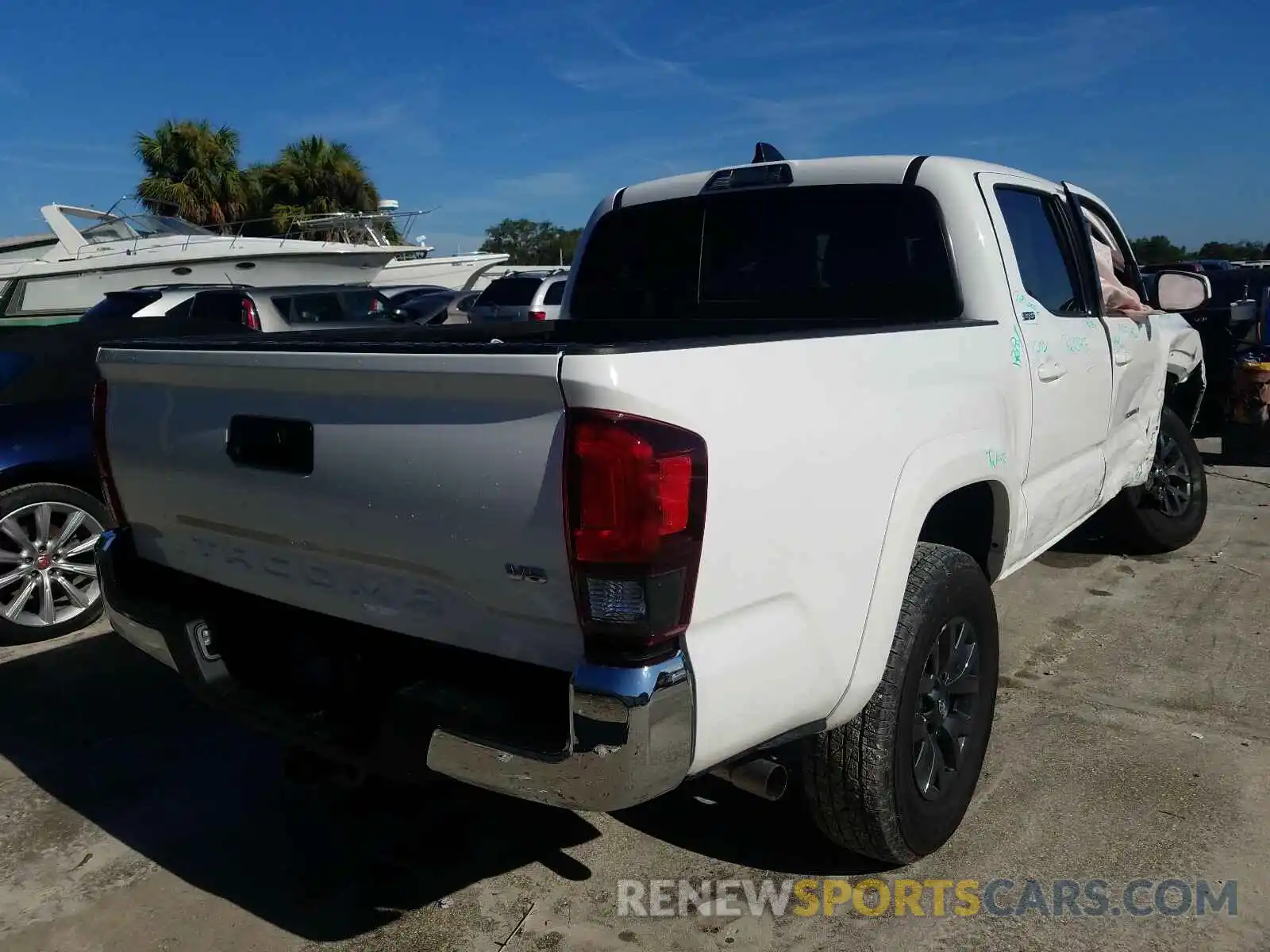 4 Photograph of a damaged car 3TMAZ5CN8LM130611 TOYOTA TACOMA 2020