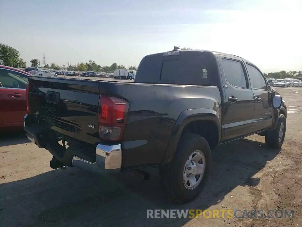 4 Photograph of a damaged car 3TMAZ5CN8LM133170 TOYOTA TACOMA 2020