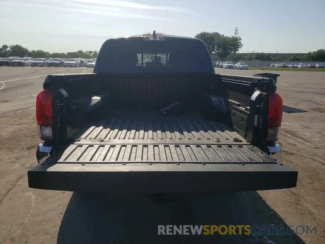 9 Photograph of a damaged car 3TMAZ5CN8LM133170 TOYOTA TACOMA 2020