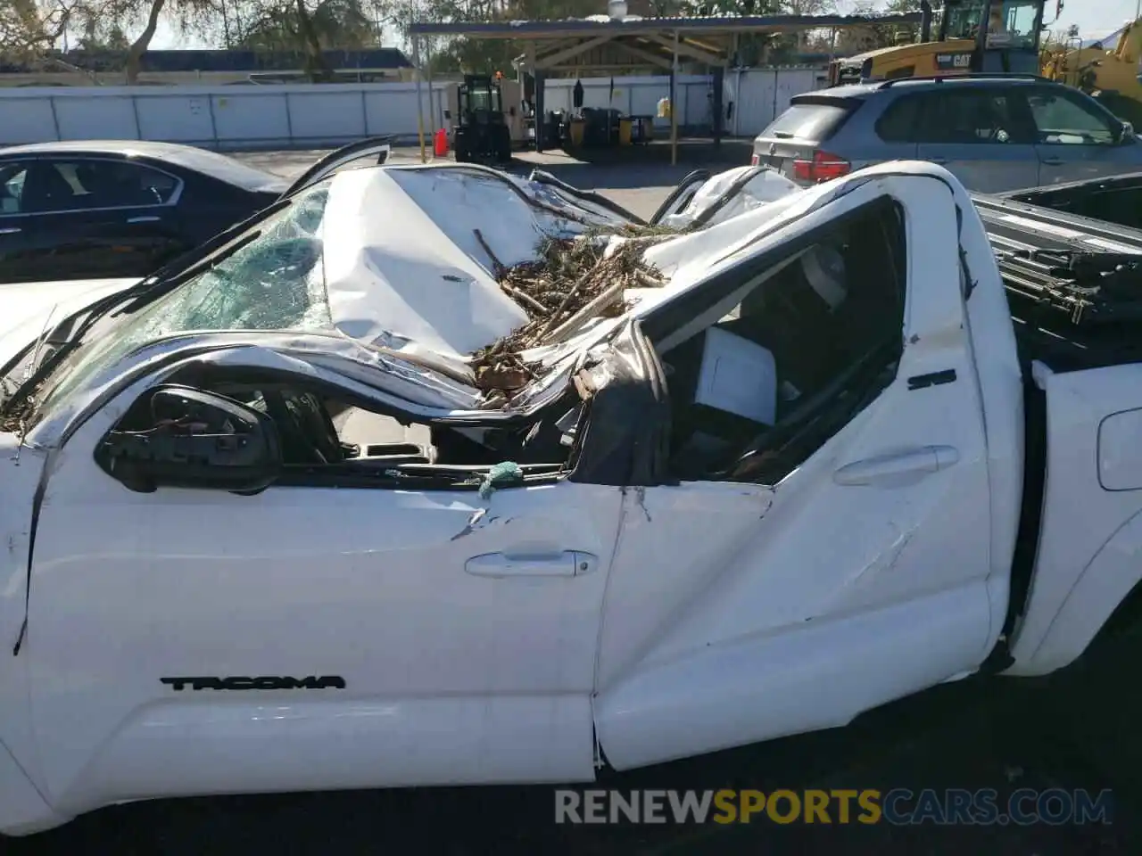 9 Photograph of a damaged car 3TMAZ5CN8LM133363 TOYOTA TACOMA 2020