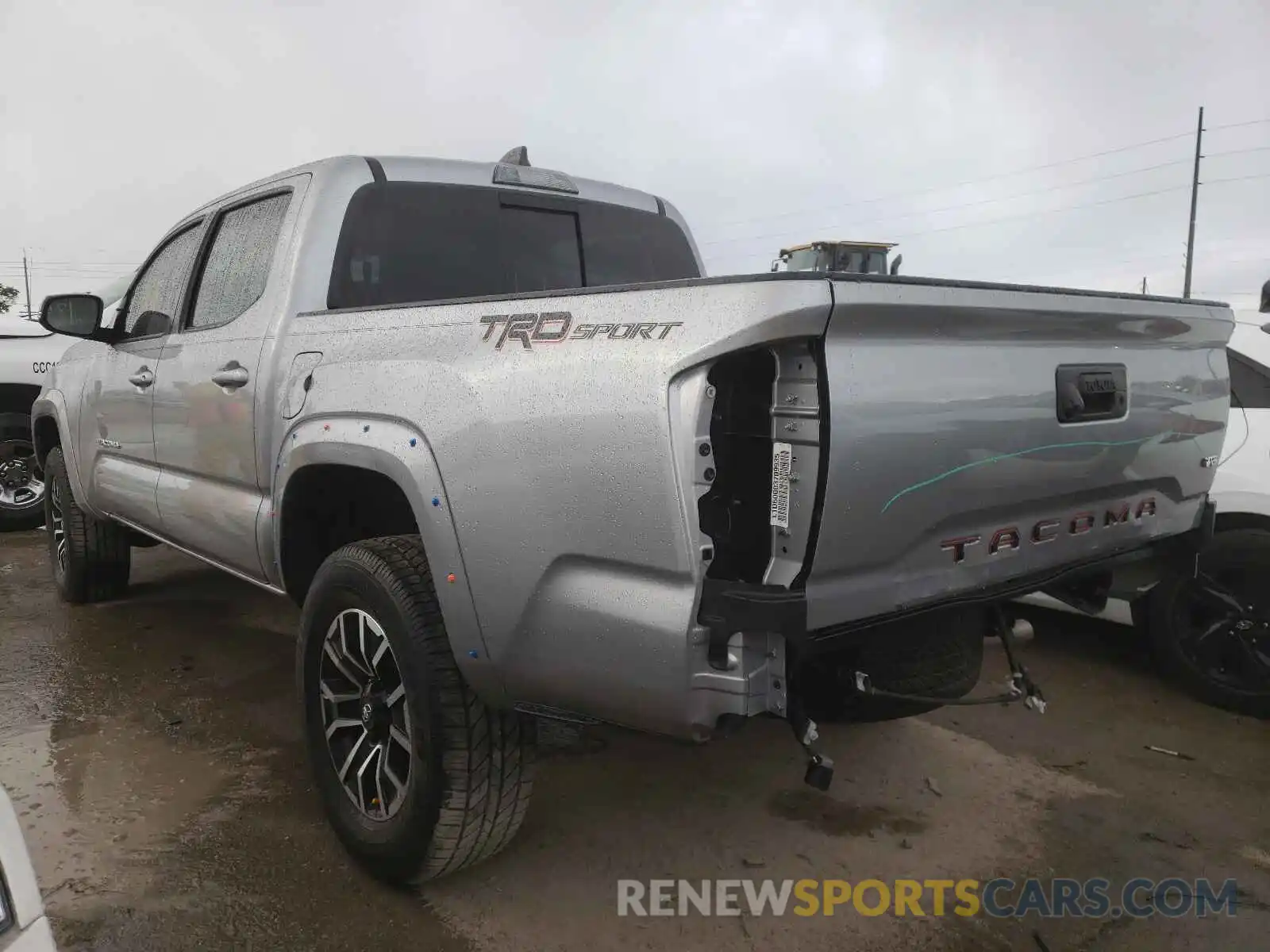 3 Photograph of a damaged car 3TMAZ5CN8LM135520 TOYOTA TACOMA 2020