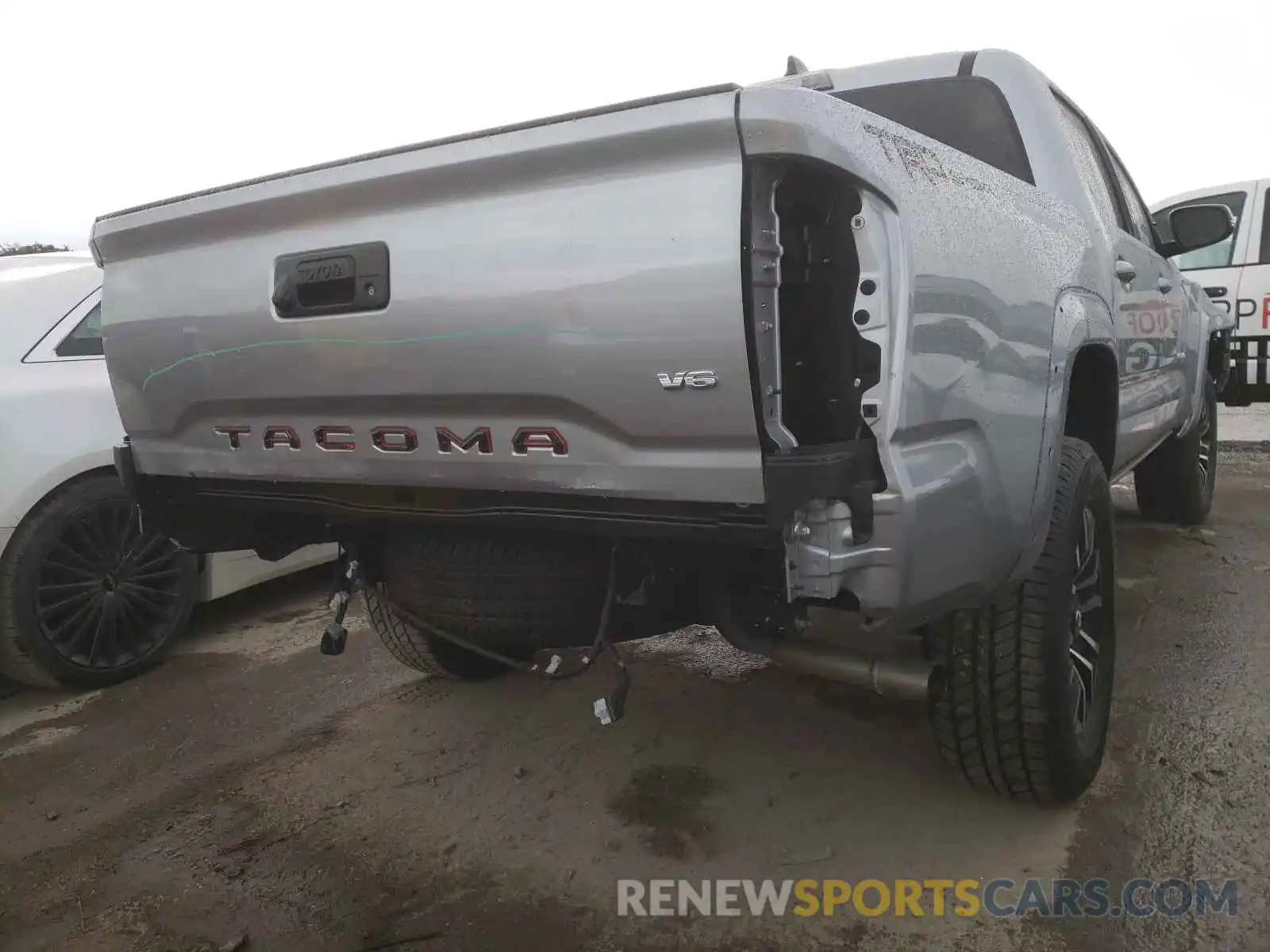 9 Photograph of a damaged car 3TMAZ5CN8LM135520 TOYOTA TACOMA 2020