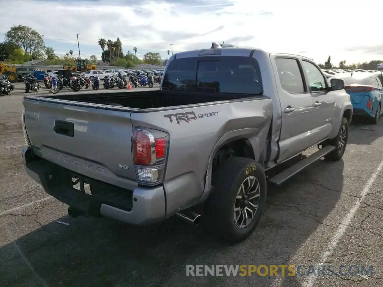 4 Photograph of a damaged car 3TMAZ5CN8LM136344 TOYOTA TACOMA 2020