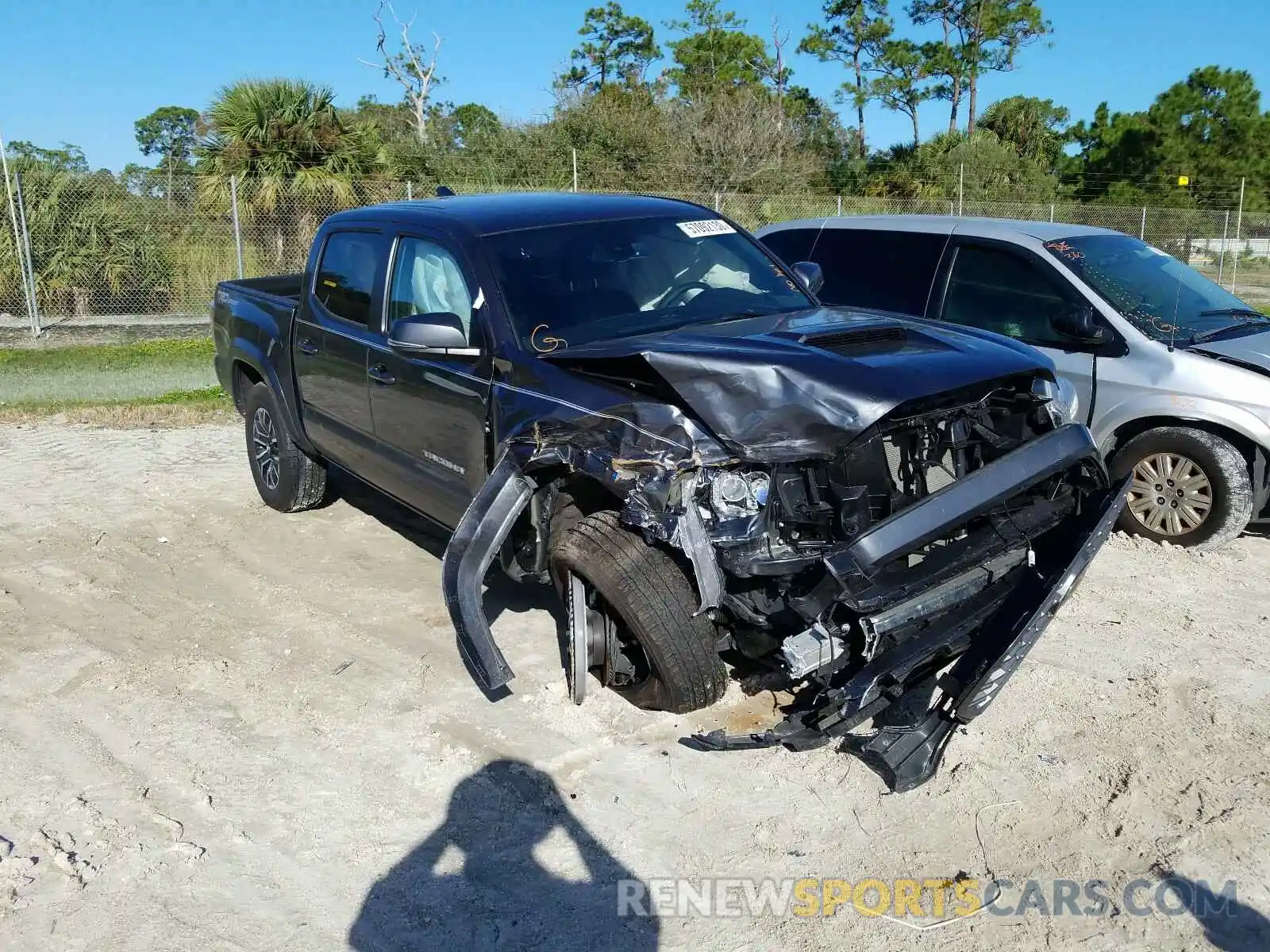 1 Photograph of a damaged car 3TMAZ5CN8LM138109 TOYOTA TACOMA 2020