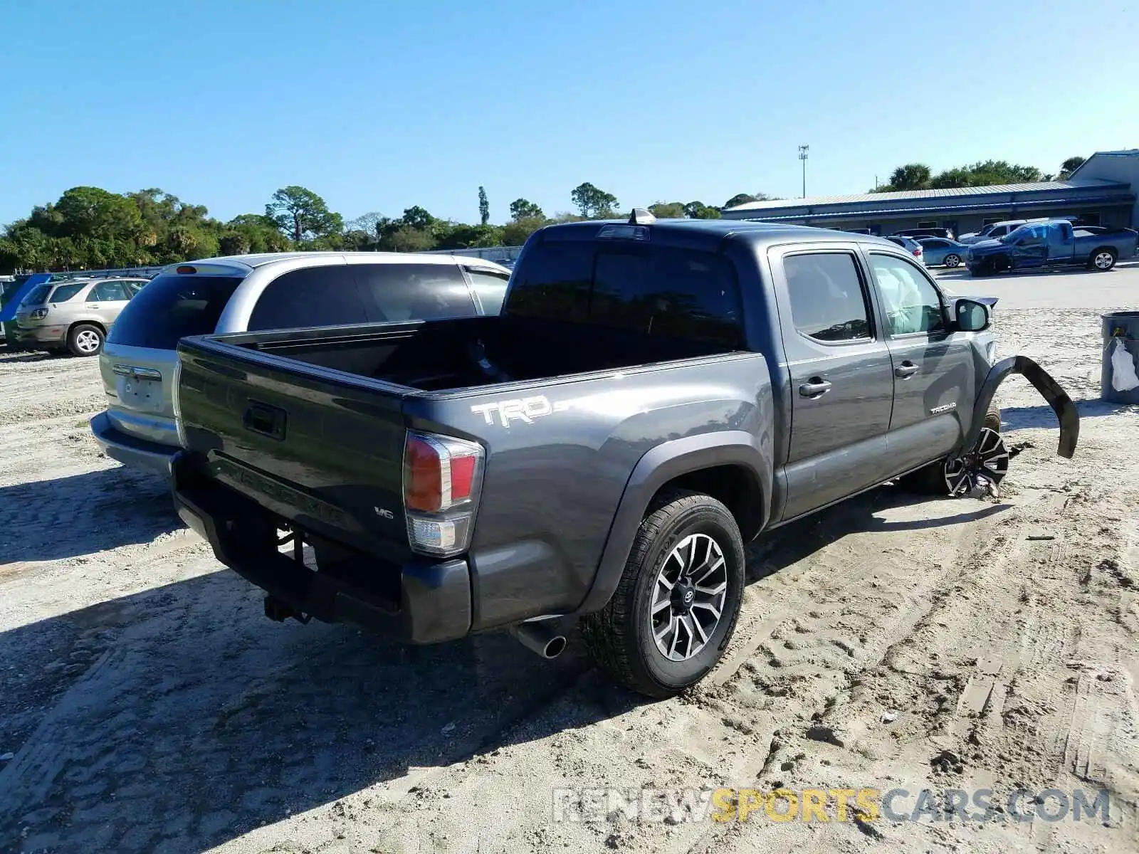 4 Photograph of a damaged car 3TMAZ5CN8LM138109 TOYOTA TACOMA 2020