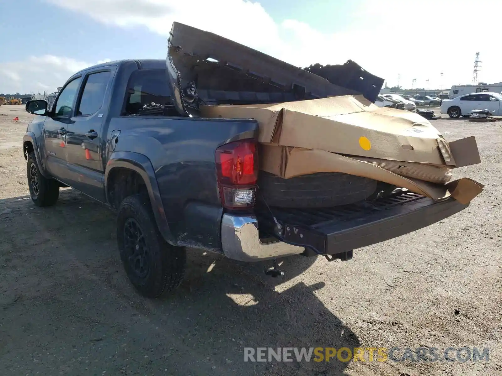 3 Photograph of a damaged car 3TMAZ5CN8LM140362 TOYOTA TACOMA 2020