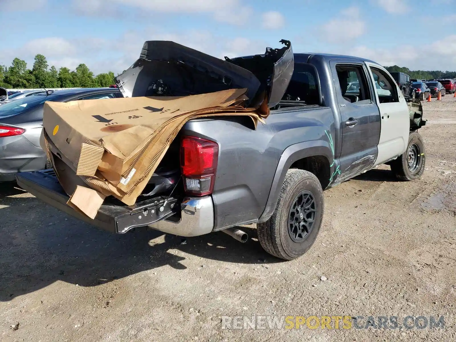 4 Photograph of a damaged car 3TMAZ5CN8LM140362 TOYOTA TACOMA 2020