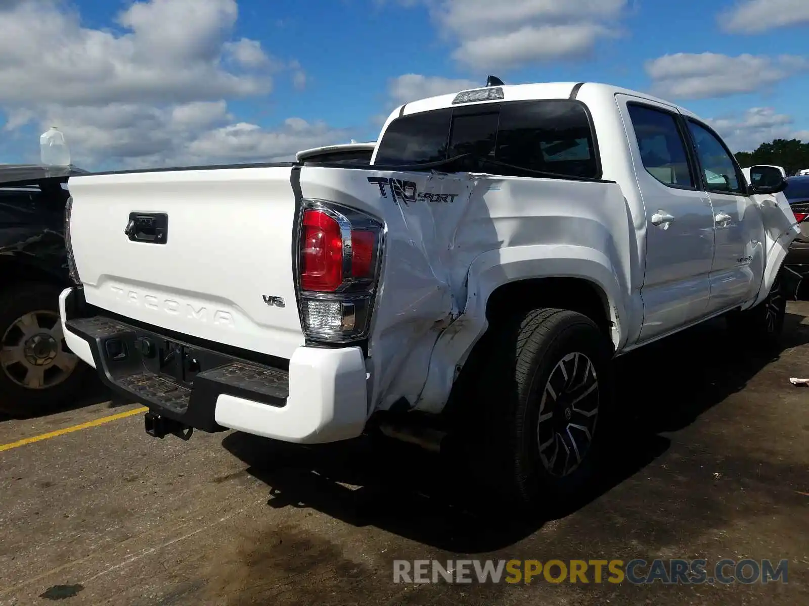 4 Photograph of a damaged car 3TMAZ5CN9LM115891 TOYOTA TACOMA 2020