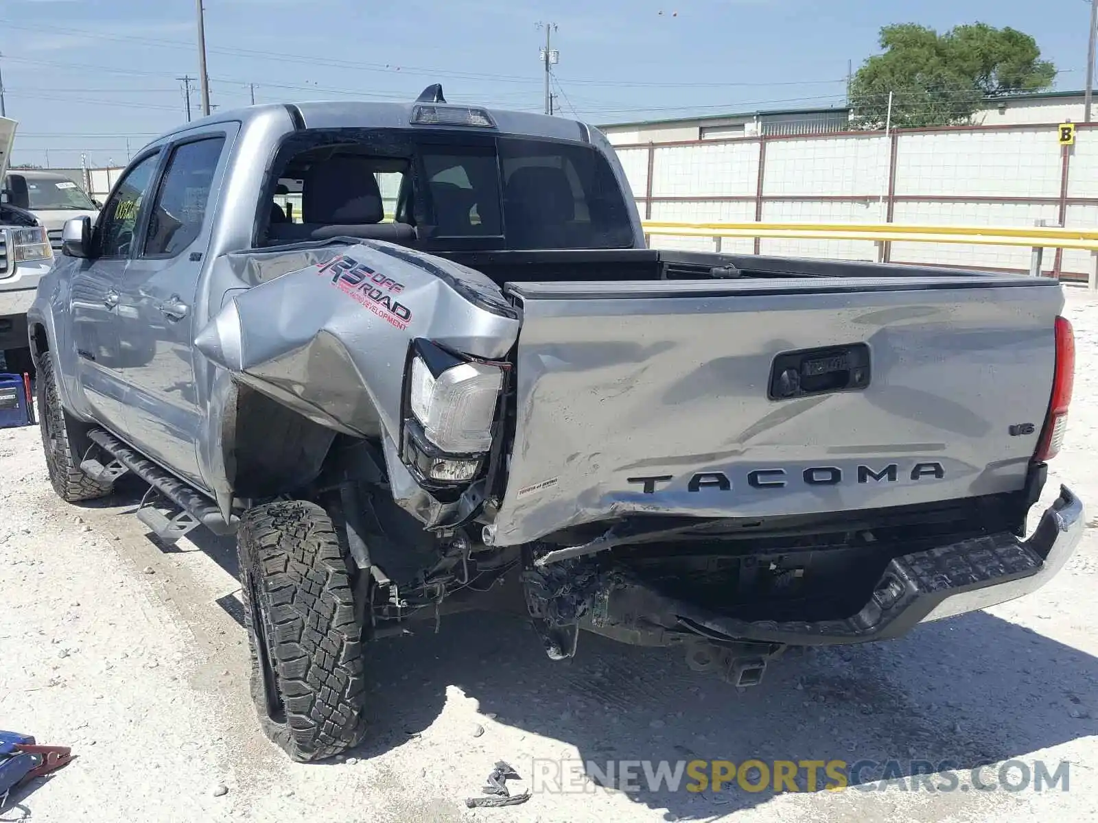 3 Photograph of a damaged car 3TMAZ5CN9LM119522 TOYOTA TACOMA 2020