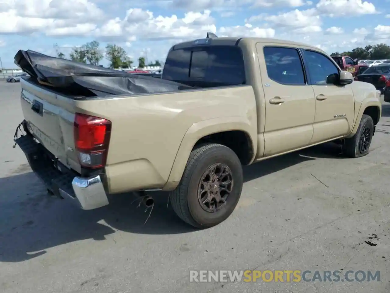 4 Photograph of a damaged car 3TMAZ5CN9LM128978 TOYOTA TACOMA 2020