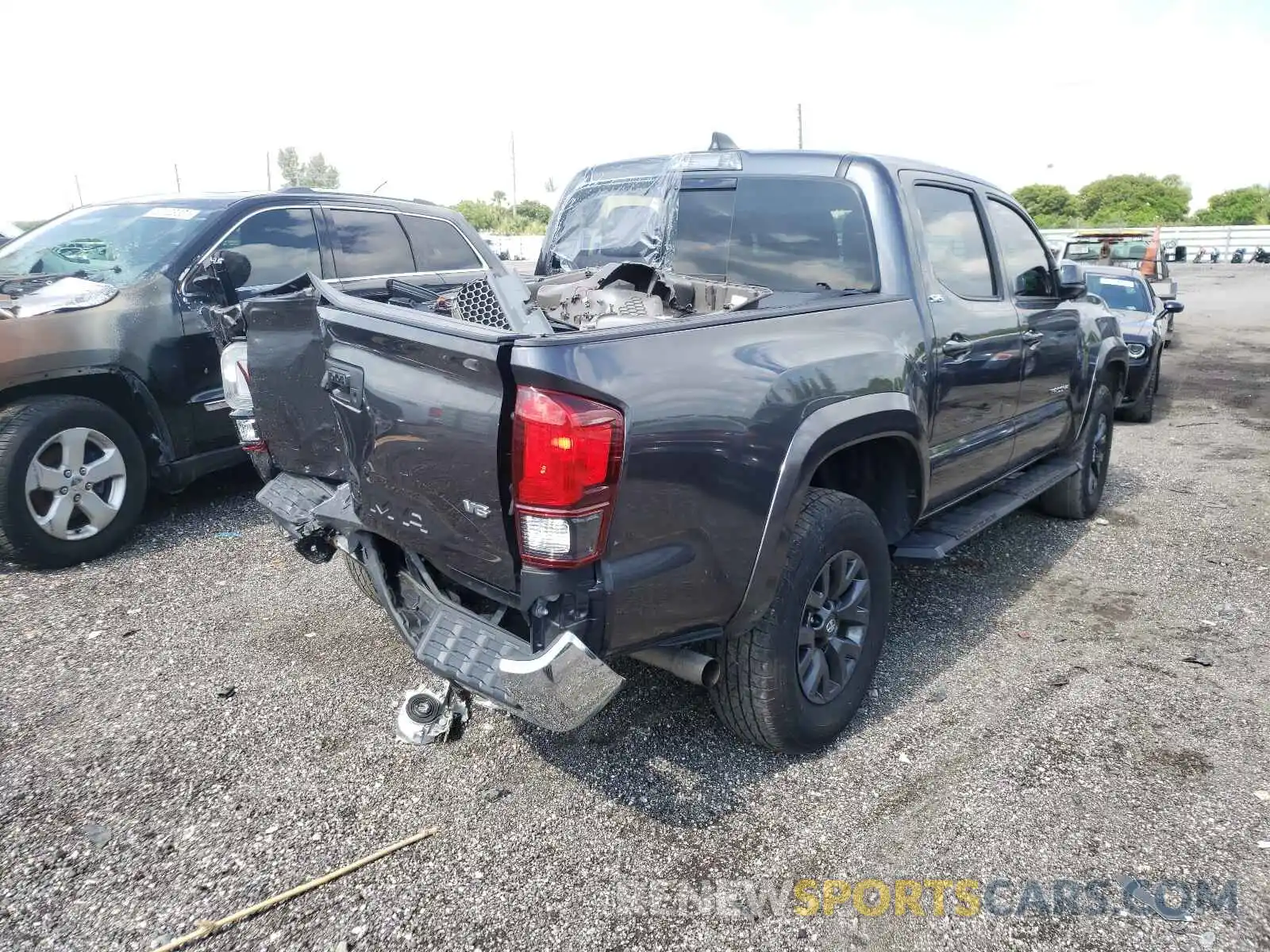 4 Photograph of a damaged car 3TMAZ5CN9LM131637 TOYOTA TACOMA 2020