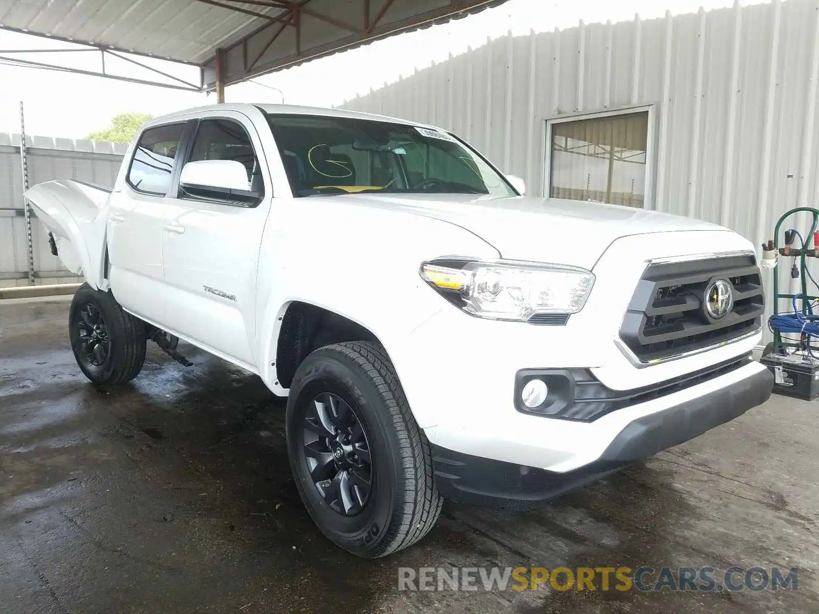 1 Photograph of a damaged car 3TMAZ5CN9LM132996 TOYOTA TACOMA 2020