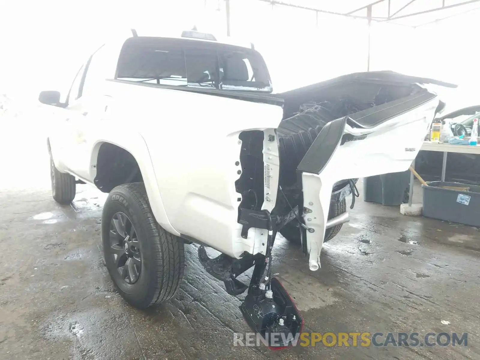 3 Photograph of a damaged car 3TMAZ5CN9LM132996 TOYOTA TACOMA 2020