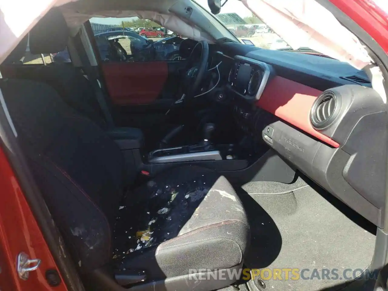 5 Photograph of a damaged car 3TMAZ5CN9LM139608 TOYOTA TACOMA 2020