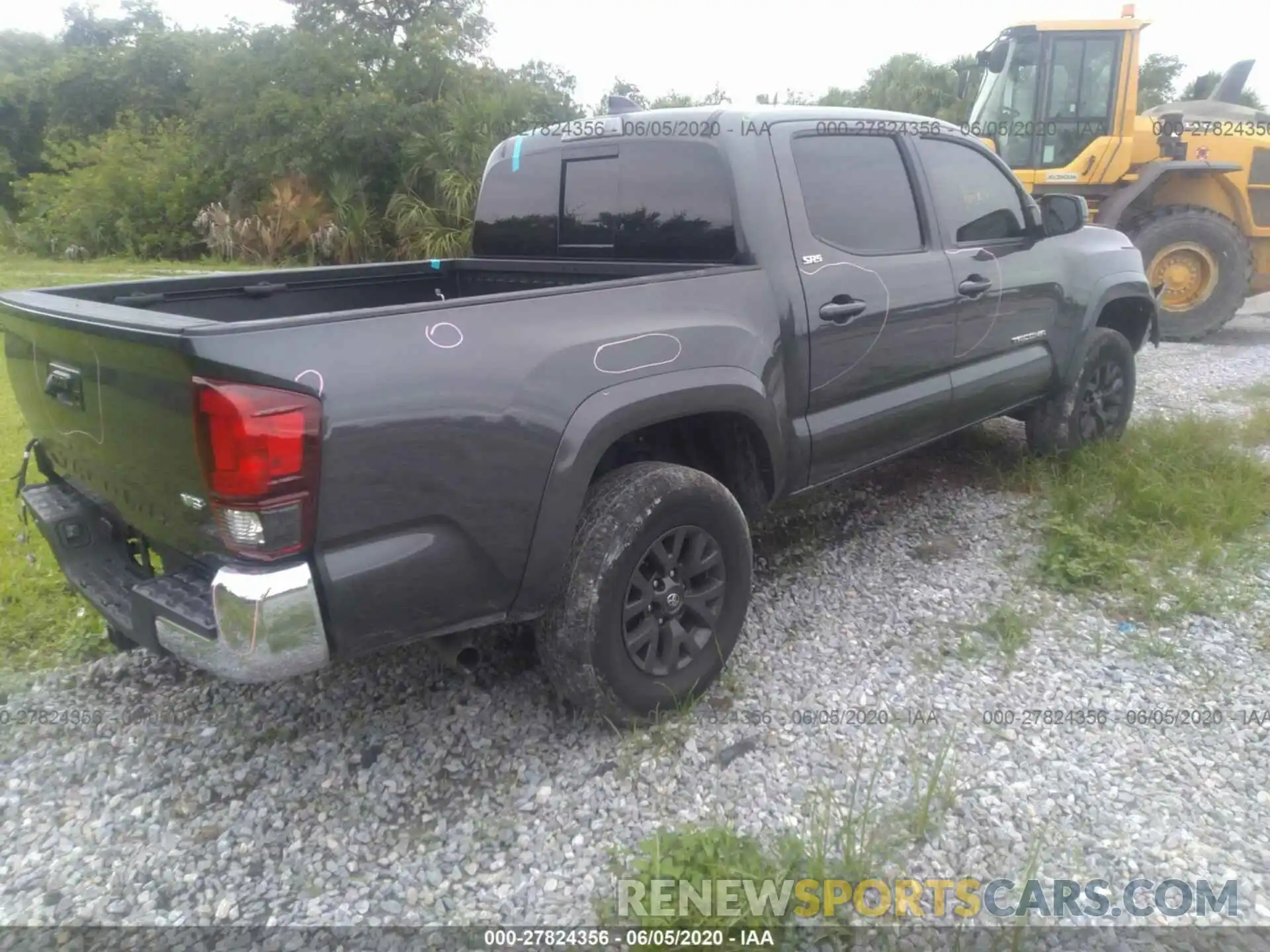 4 Photograph of a damaged car 3TMAZ5CNXLM115463 TOYOTA TACOMA 2020