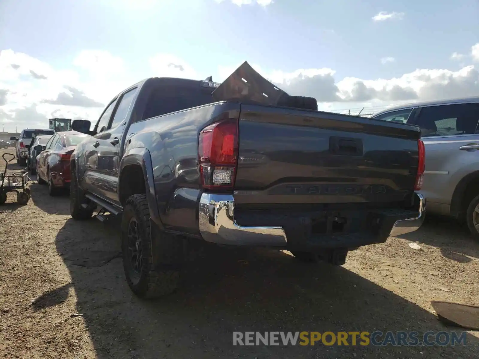 3 Photograph of a damaged car 3TMAZ5CNXLM119657 TOYOTA TACOMA 2020