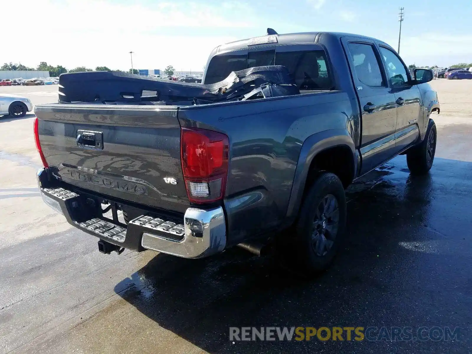 4 Photograph of a damaged car 3TMAZ5CNXLM122770 TOYOTA TACOMA 2020