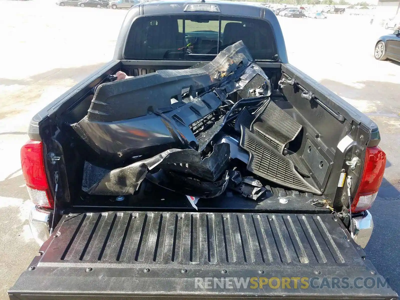 9 Photograph of a damaged car 3TMAZ5CNXLM122770 TOYOTA TACOMA 2020