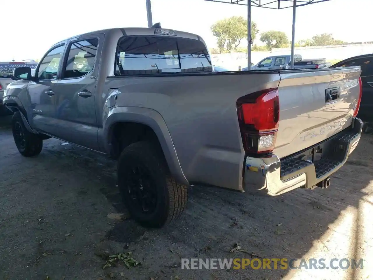 3 Photograph of a damaged car 3TMAZ5CNXLM126513 TOYOTA TACOMA 2020