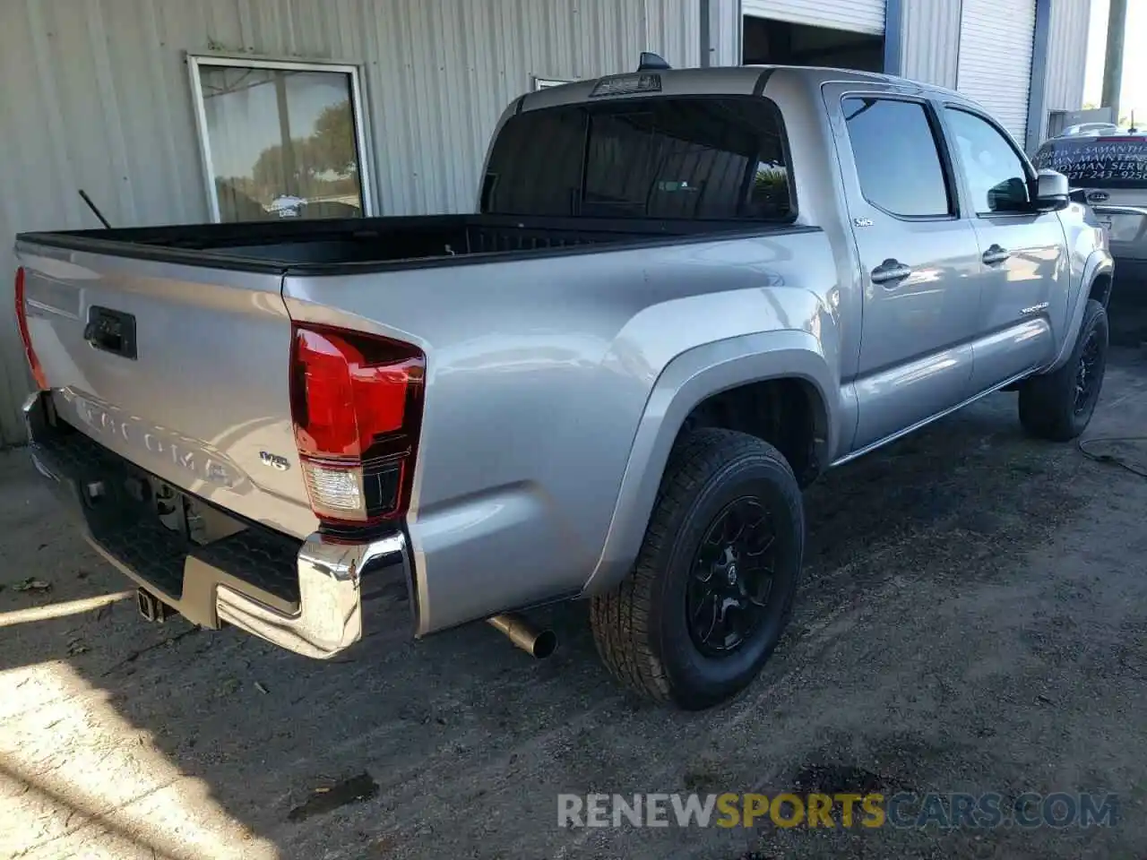 4 Photograph of a damaged car 3TMAZ5CNXLM126513 TOYOTA TACOMA 2020