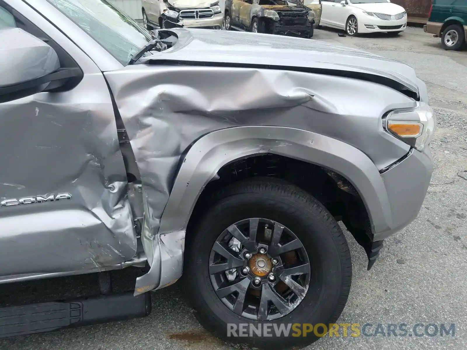 9 Photograph of a damaged car 3TMAZ5CNXLM129590 TOYOTA TACOMA 2020