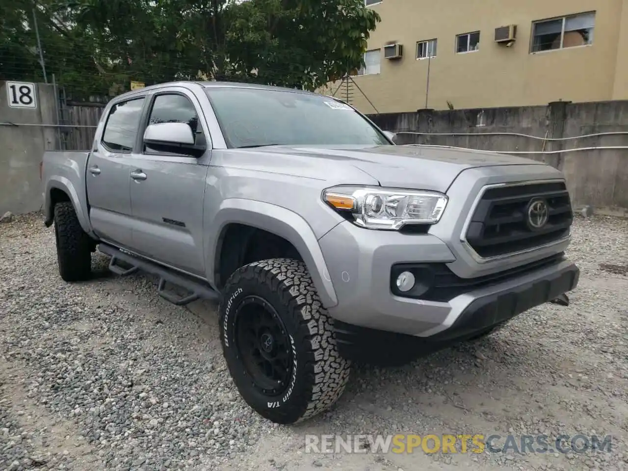 1 Photograph of a damaged car 3TMAZ5CNXLM133784 TOYOTA TACOMA 2020