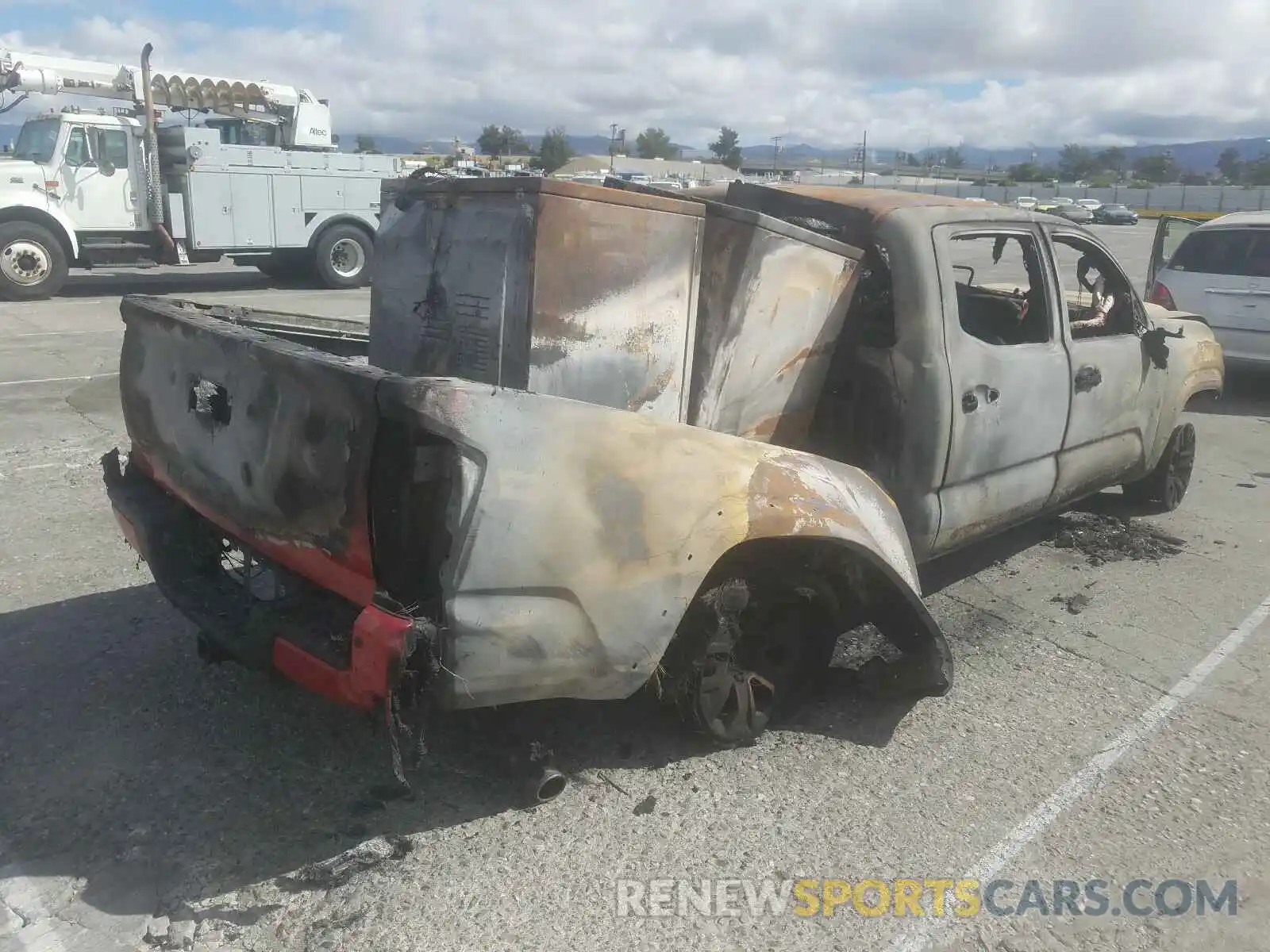 4 Photograph of a damaged car 3TMBZ5DN0LM025497 TOYOTA TACOMA 2020