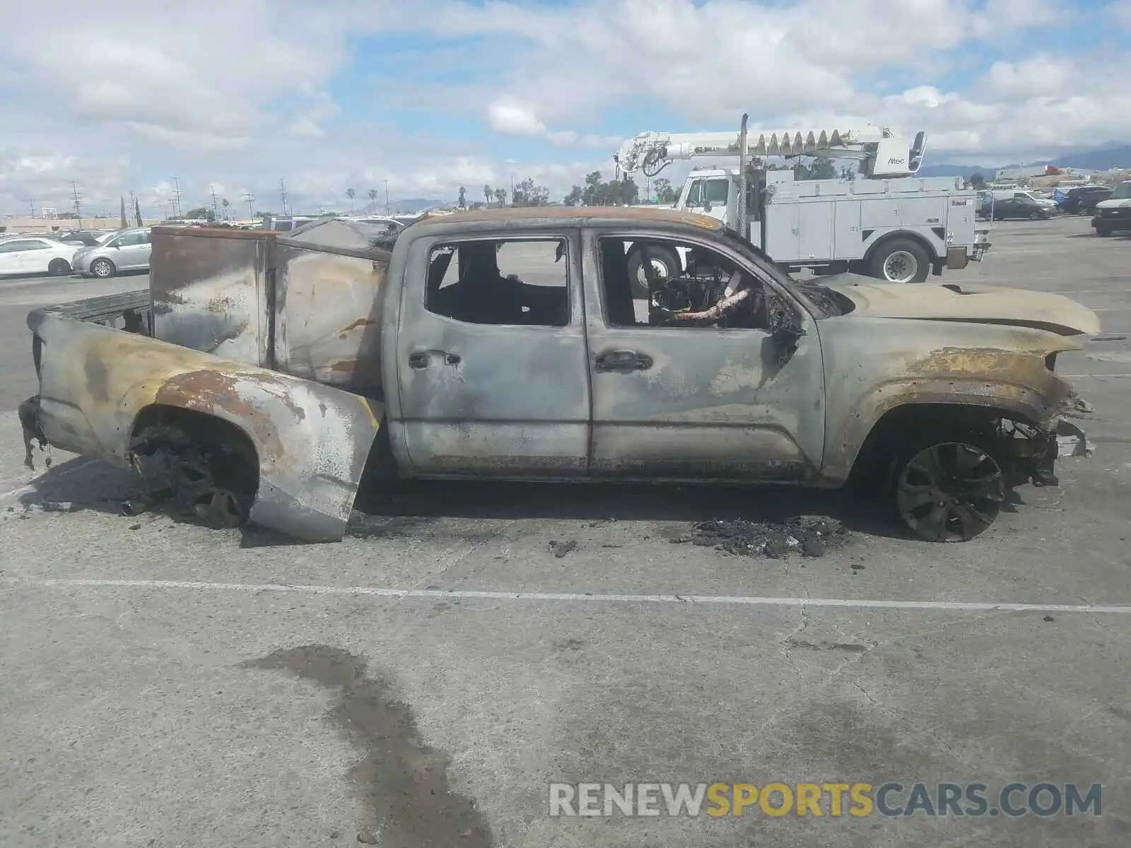 9 Photograph of a damaged car 3TMBZ5DN0LM025497 TOYOTA TACOMA 2020