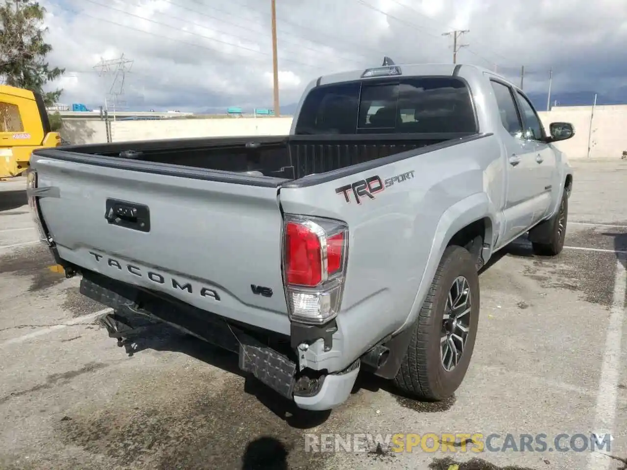 4 Photograph of a damaged car 3TMBZ5DN1LM027131 TOYOTA TACOMA 2020