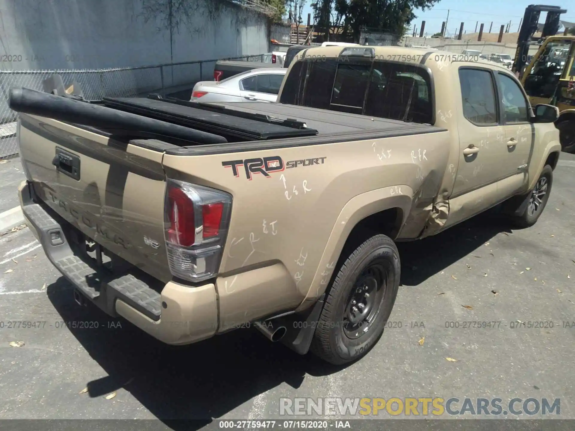 4 Photograph of a damaged car 3TMBZ5DN8LM025117 TOYOTA TACOMA 2020