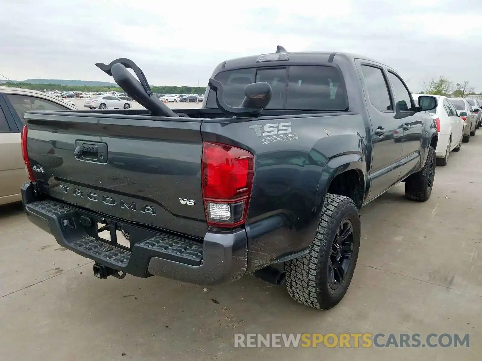 4 Photograph of a damaged car 3TMCZ5AN0LM290414 TOYOTA TACOMA 2020