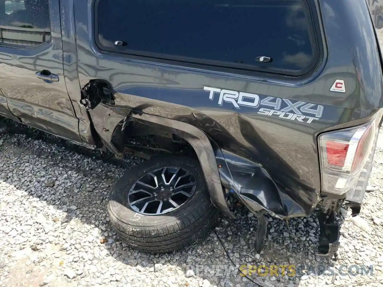 9 Photograph of a damaged car 3TMCZ5AN0LM293636 TOYOTA TACOMA 2020