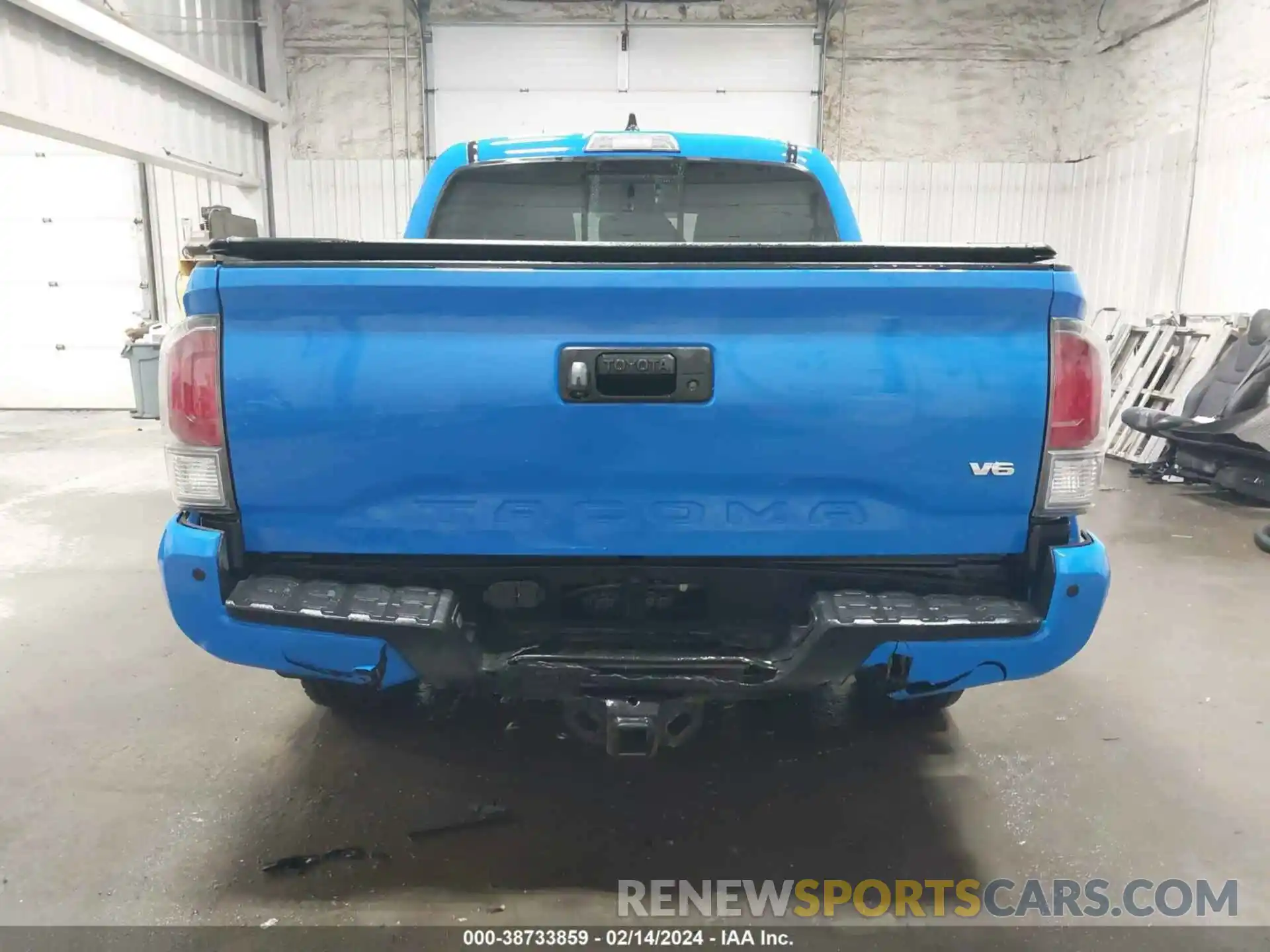 17 Photograph of a damaged car 3TMCZ5AN0LM297024 TOYOTA TACOMA 2020