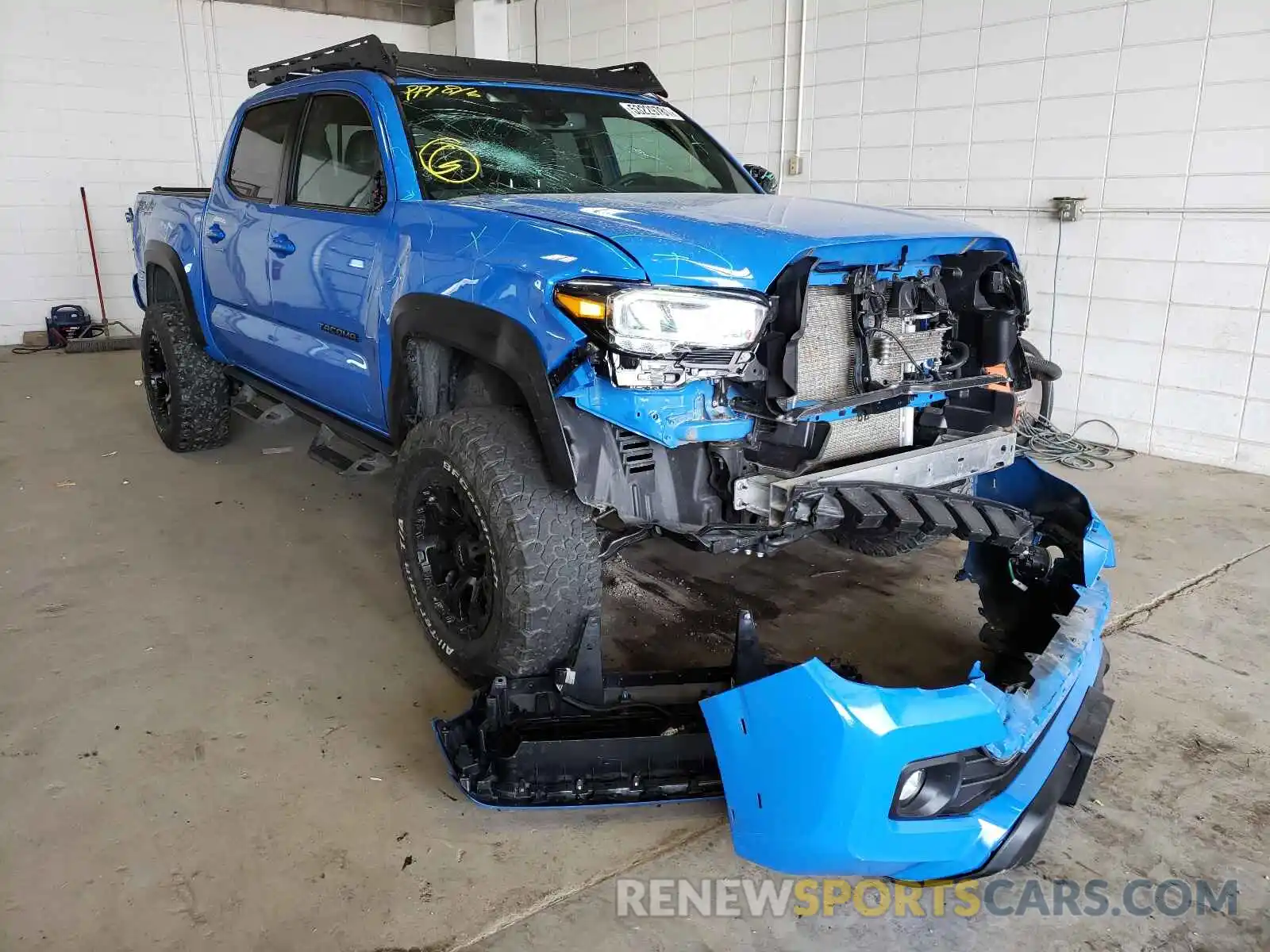 1 Photograph of a damaged car 3TMCZ5AN0LM297718 TOYOTA TACOMA 2020