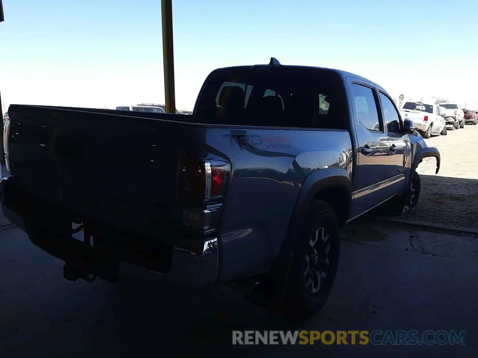 4 Photograph of a damaged car 3TMCZ5AN0LM305672 TOYOTA TACOMA 2020